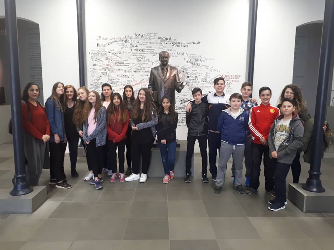 Kadir Has Üniversitesi Tiyatro Kulübünün Cehenneme Git adlı oyununu